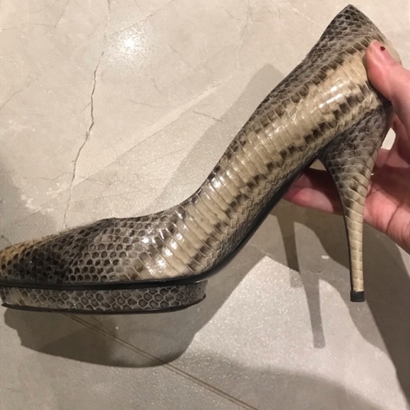 Authentic Oscar de la Renta Snakeskin Pumps - Picture 9 of 10